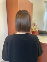 マド(mado) 切りっぱなしボブ/オリーブベージュ