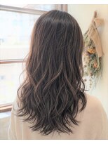 リエットヘアー 西尾市杢左店(Lie-et. hair)&nbsp;軽やかに揺れる、大人可愛い夏のロングスタイル。西尾市