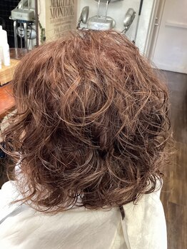 サロン ド アイ ソレイユ(Salon de i Soleil)の写真/当店独自の商材を使って、お客様の理想のパーマスタイルを実現!髪質に合わせた施術が魅力◎