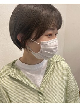 ウル(uru.) 丸みショート×オリーブベージュ