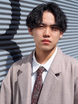 サン(3) 波巻きセンターパート 黒髪 ウルフ 3