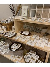 <ショップ>かわいいアクセサリーも豊富に取り揃えております！