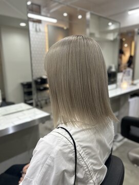 ヴィオットバイサロン(Viot by Salon) 薄めバング長めバングフェイスレイヤーミディインナーグレージュ