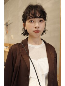 ウェウェ(wewe) ワイドバング×前上がりボブ