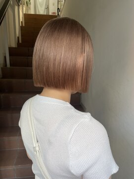 サンク 原宿 表参道(cinq) ブリーチダブルカラーインナーカラーヘーゼルベージュミニボブ