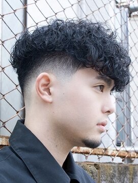 フィフスパーク(fifth PARK) 渋谷スペインカールラルフカール刈り上げ高めツーブロックメンズ