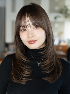 エインアンリー 明治神宮前(AIN.ANLY.) フェミニンロング大人かわいいぱっつん前髪レイヤーカット小顔