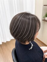 ヘアーズ ベリー 玉造店(hairs BERRY) 脱白髪ぼかしハイライト×大人女性ショートボブ