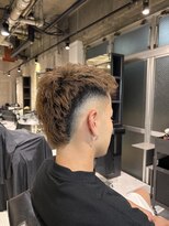 フランクスバーバーザスタンド(Frank’s barber the stand)&nbsp;刈り上げセンターパート/波巻きツイストスパイラル/飯田橋T