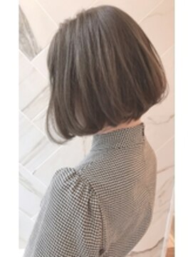 ジーナ 梅田(Zina) 大人ショートボブのグレーブルージュ＊