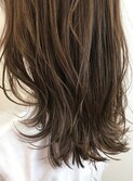ハイライト×アッシュベージュ×抜け感ロブ