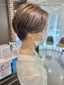ヘアーアンドメイク ビス(HAIR&MAKE bis) 襟足すっきり☆おとなかわいいショート☆ももこ