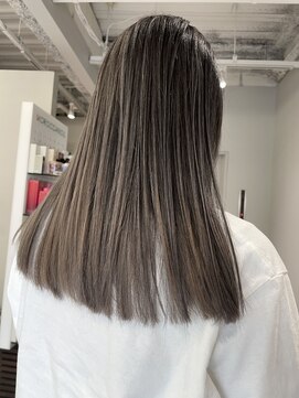 アヴァンス 京橋店(AVANCE) 細かなハイライト感のあるエアータッチバレイヤージュ