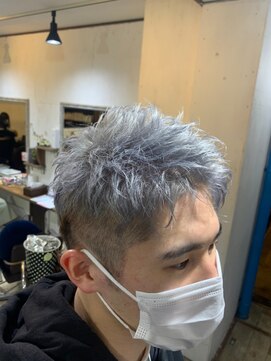 リッカヘアー(Ricca hair) 短髪シルバーアッシュアップバング刈り上げツーブロックショート