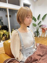 コムヘアー(COM HAIR)&nbsp;ミニショート。アッシュベージュ。ダブルカラー。