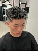 ホワイトメッシュオールバックパーマ