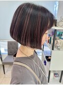 ルージュカラーが大人かわいい前下がりボブ