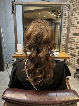 バルベストーキョーサウス(BARBES TOKYO SOUTH) ふわふわポニーテール【清板】