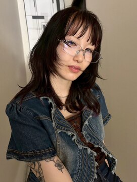 ナービス(NARVIS) ミディアムレイヤー/顔まわりカット/ウルフ