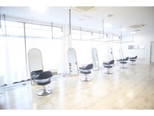 スペス バイ レブラン ヘア(spes by r'e blanc)の雰囲気（お席の間隔を広くとり半個室空間でゆったりとリラックスタイム♪）