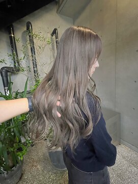 ヴァーディ オモテサンドウ(Vardy omotesando) グレージュカラー・ケアブリーチ・表参道・ハイトーンロング