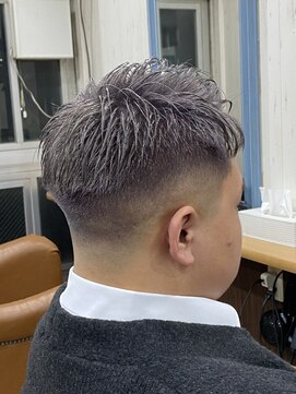 ヘアメイクアクト 都賀店 スキンフェード&ハイトーンカラー