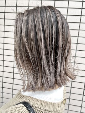 ドレ(DORE) ホワイトグレージュ【バレイヤージュ、外ハネボブ】