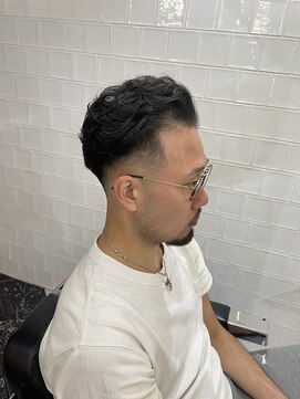 メリケンバーバーショップ フクオカ(MERICAN BARBERSHOP FUK) かき上げヘアショートレイアーくせ毛風パーマコンマヘア086