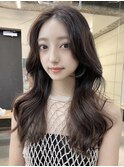 小顔に見せる韓国ヘア 流れる顔まわりカット 透明感カラー