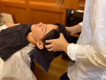 ワイズバーバー ギンザ  神田御茶ノ水店(Y's BarBer GINZA)の写真/頭皮ケアが男を更に上げる!頭皮環境を改善しながら、リラク効果も◎心地よいマッサージをご堪能ください。