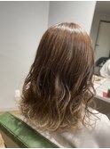 ベージュ×グラデーションカラー