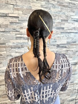 ブレス 横浜(bless) タイトツインポニー