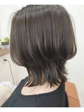 アンモア(Unmore) 暗髪×ウルフスタイル