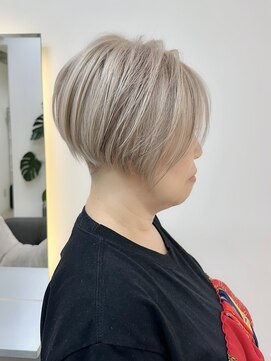 セルン(cerne) リーショート大人ショート刈り上げツーブロックハイライト40代