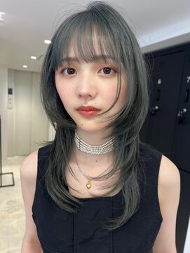 ニュアージュ 表参道 南青山(Nuage’) レイヤーカットセミロングくびれヘア/オリーブグレージュカラー