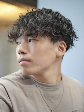 ノーエン(noen) 佐賀センターパートサーフカール緩めシャドウパーマフェード