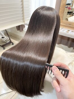 ラウラアンドロー(LAURA&RO)の写真/【本気の髪質改善】触れたくなるほどのうるツヤ体験♪エイジングによるうねりやパサつきを根本からケア◇