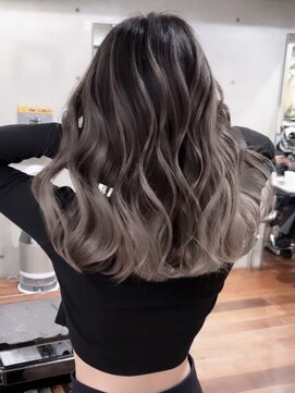 サイン 表参道(SIGN) バレイヤージュハイライトグラデーションカラー白髪ぼかし