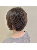 白髪ぼかしハイライト前下がりショートボブ
