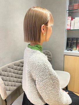 ジルバイジアン(JILL by GIEN) 切りっぱハイトーンボブ@sarina