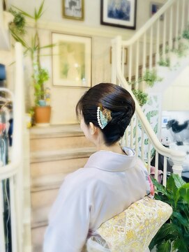 美容室 ティンカーベル 夜会巻き