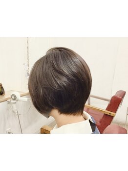 髪の内部からしっかり保湿されることで手触りなめらかな質感に＊カラーと組み合わせるのもオススメ◎