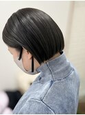 暗めチャコールグレージュミニボブ