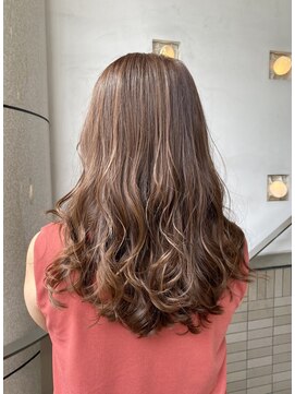 カシー(Casii) レイヤーカット+ミルクティーベージュ