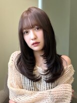 ウタ 大通×レイヤーカット×オリーブベージュ