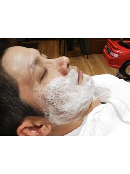 プロによるスッキリシェービング！ひげをカッコよく残したい方も眉毛をキレイに整えたい方もお任せ下さい☆