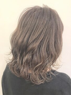 ヘアーアイスカルテット(HAIR ICI QUARTET) グレージュ　ウルフ　ミディアム　透け感