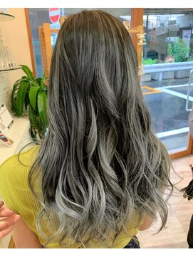 ハグ 横浜(HUG) クールグレージュ/エアタッチバレイヤージュ