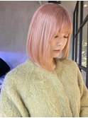 ペールピンクホワイトベージュ 切りっぱなしボブ 前髪あり