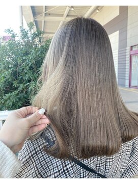 ルッツ(Lutz. hair design) gray beige